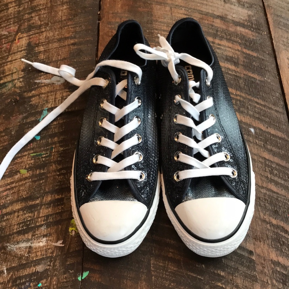Woman’s sequence converse